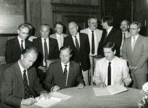 BMW Group Plant in Regensburg Celebrates 40 Years with Production Record