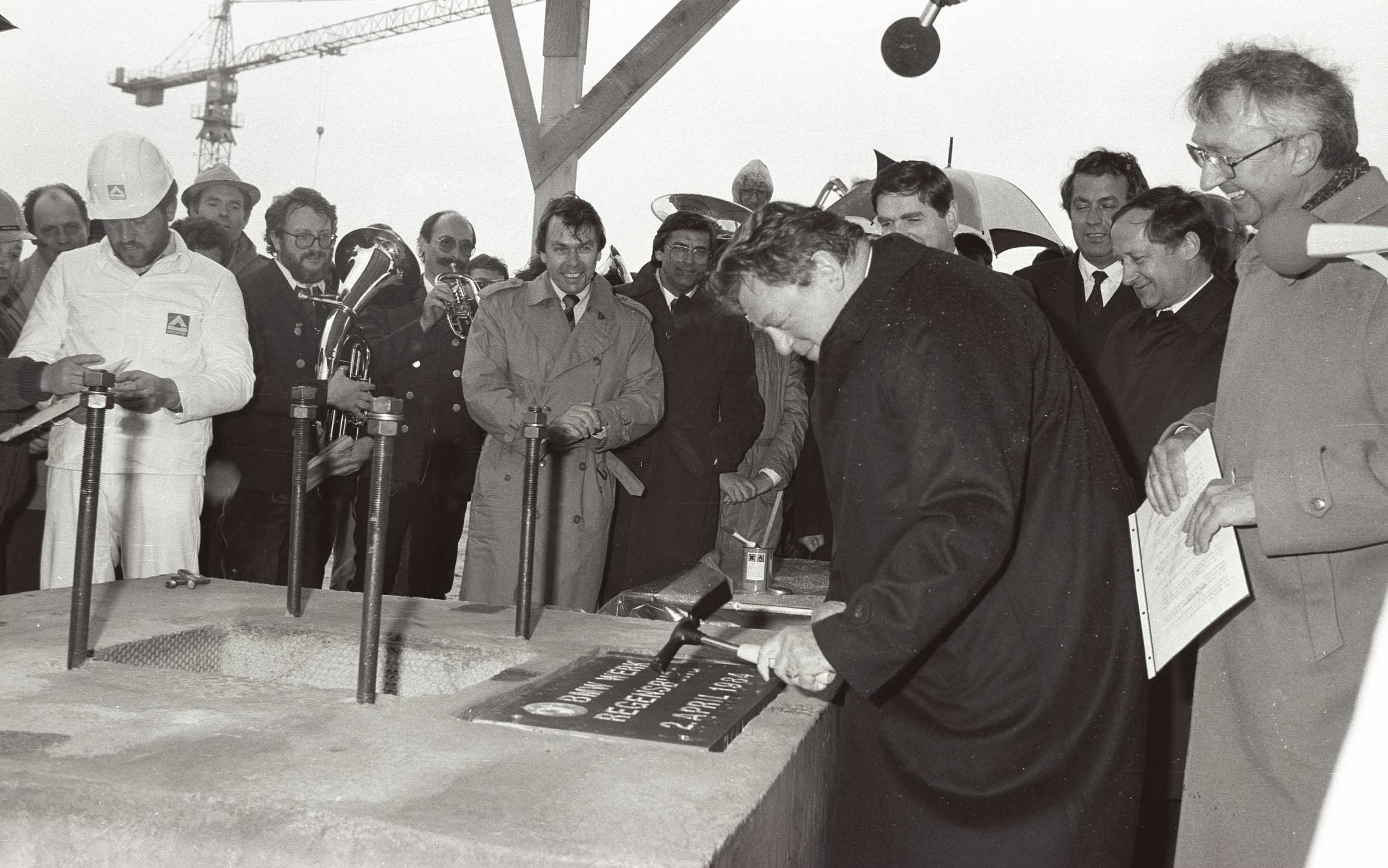 BMW Group Plant in Regensburg Celebrates 40 Years with Production Record