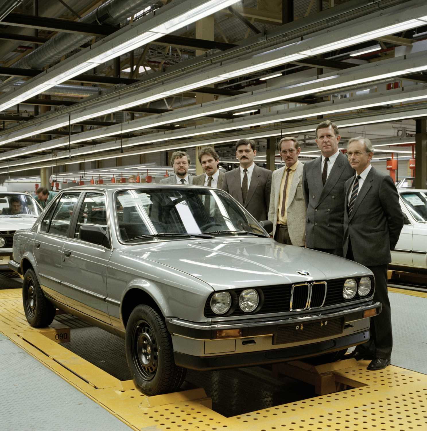 BMW Group Plant in Regensburg Celebrates 40 Years with Production Record