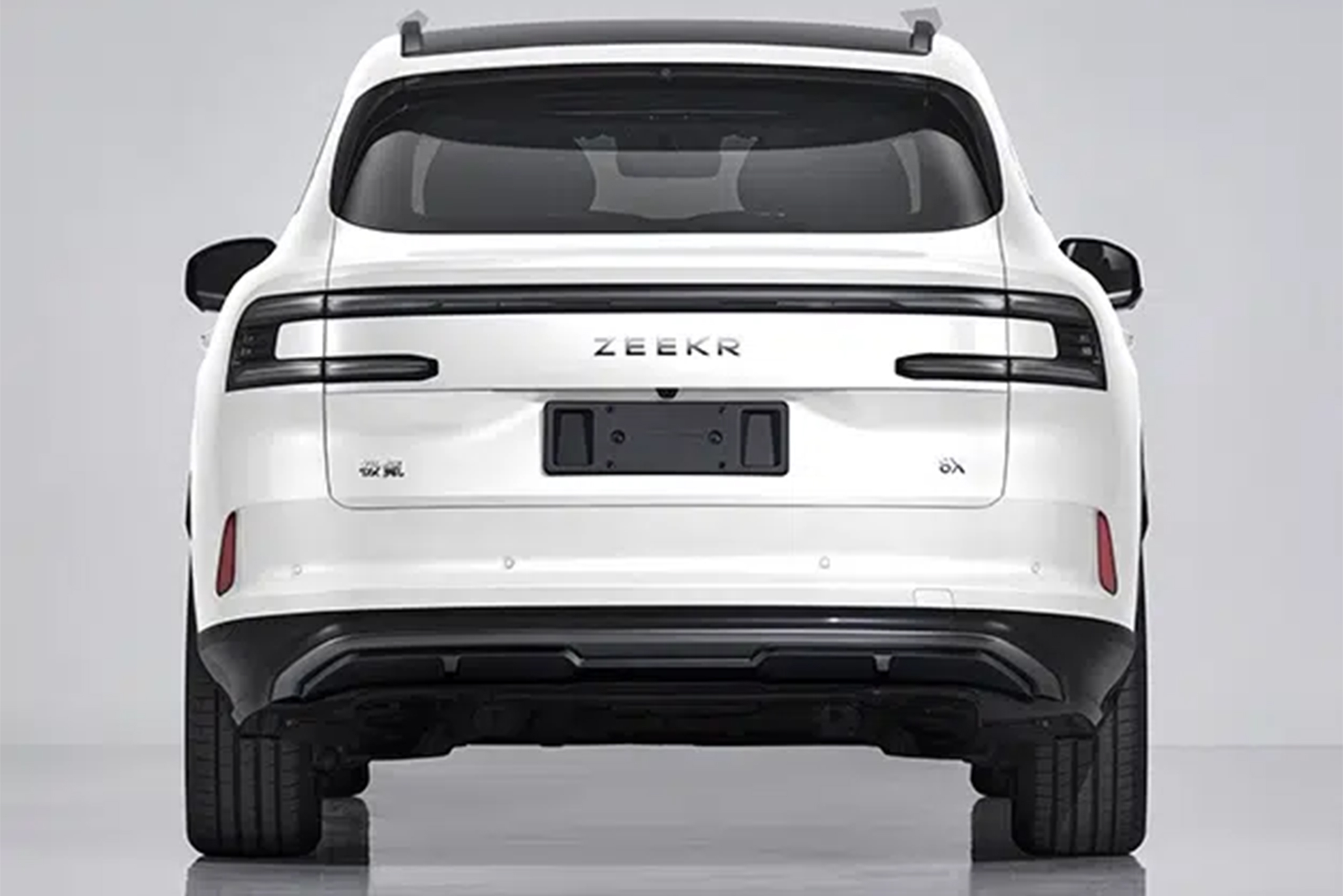  Zeekr&rsquo;s New SUV Looks Like A Rolls, Hits Like A Hypercar, And Still Burns Gas