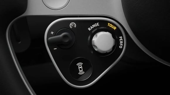 فيراري لوس: كيف يبدو داخل أول سيارة فيراري كهربائية