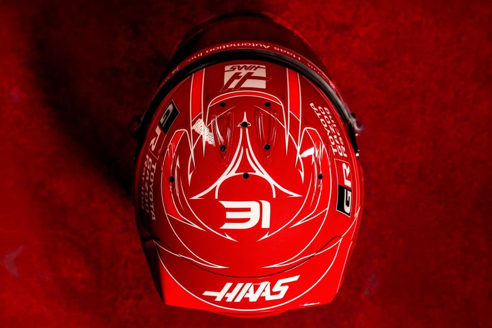 埃斯特班&middot;奥康展示2026年F1赛季的新头盔