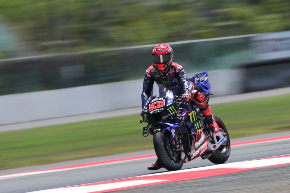 Yamaha: Rins in un Punto di Inflessione Cruciale con il V4, Speranza di un Ritorno