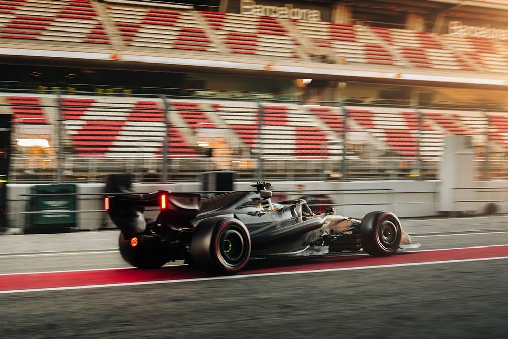 Fernando Alonso dans l'Aston Martin &agrave; Barcelone.
