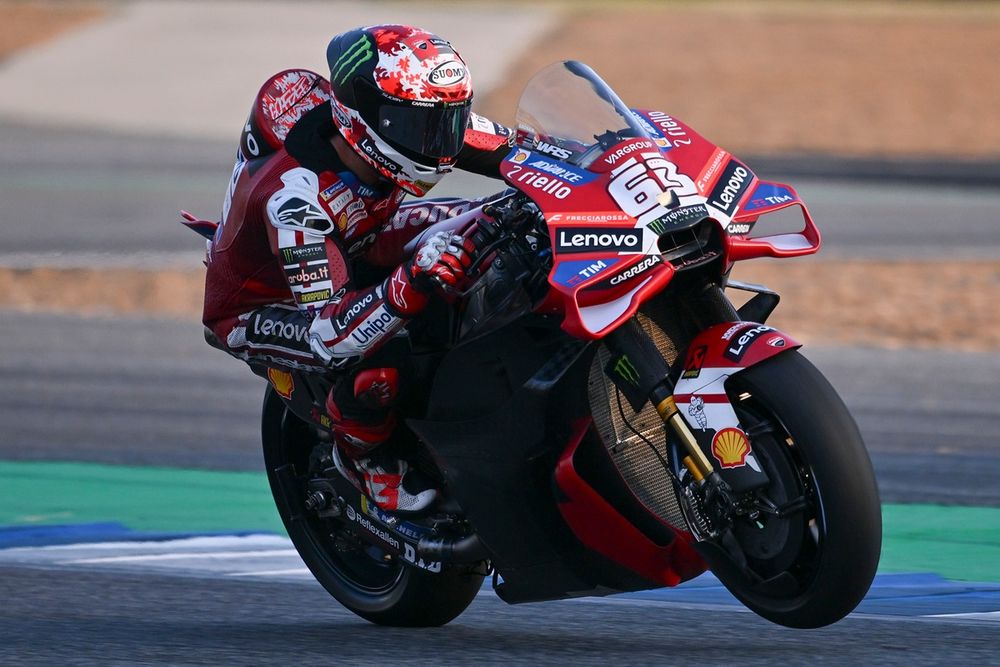 Marc Márquez, in testa ai test, mostra una forma promettente nonostante i suoi problemi di salute.