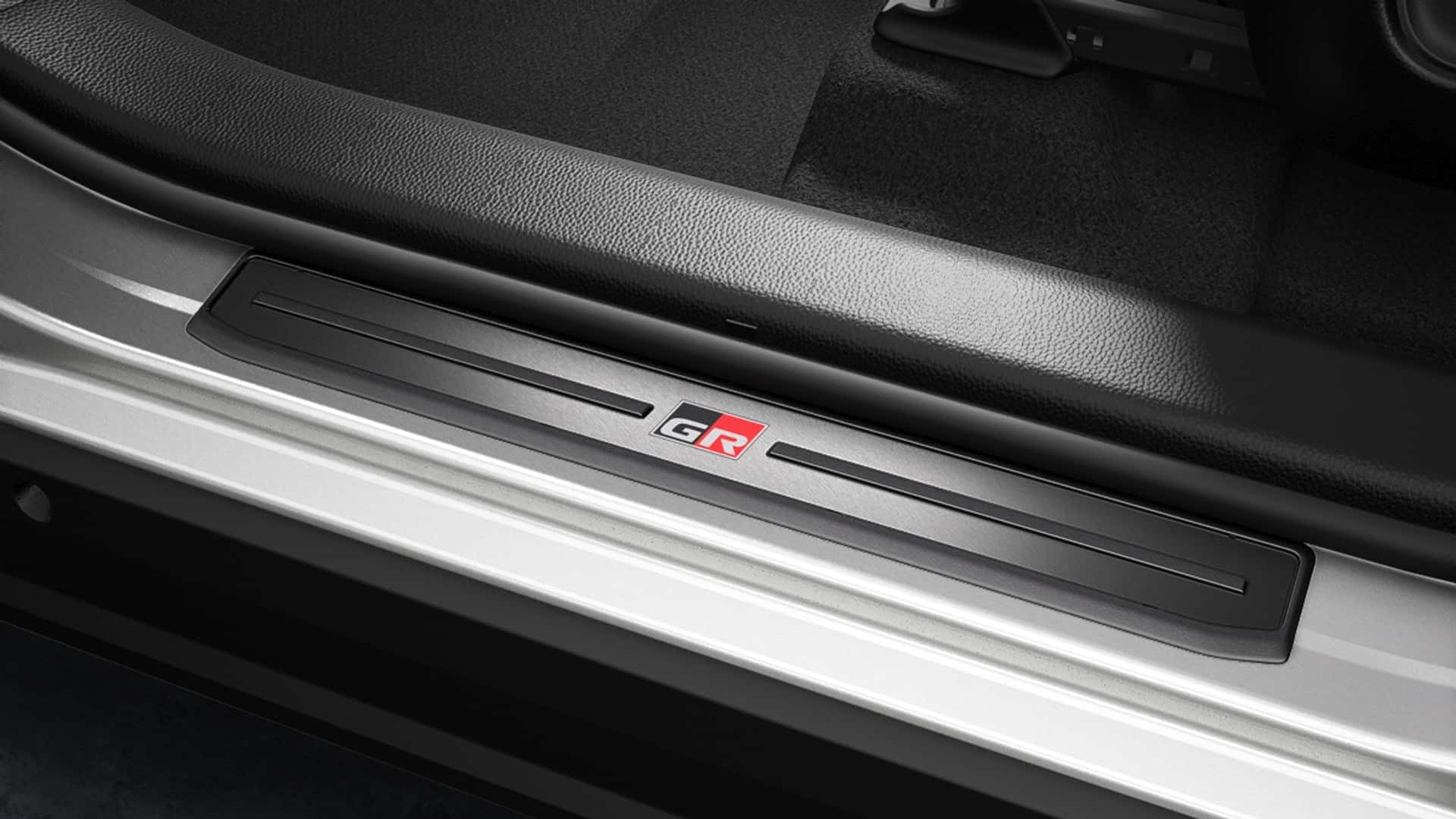 تويوتا RAV4 PHEV: نقطة تحول استراتيجية مع GR SPORT في اليابان