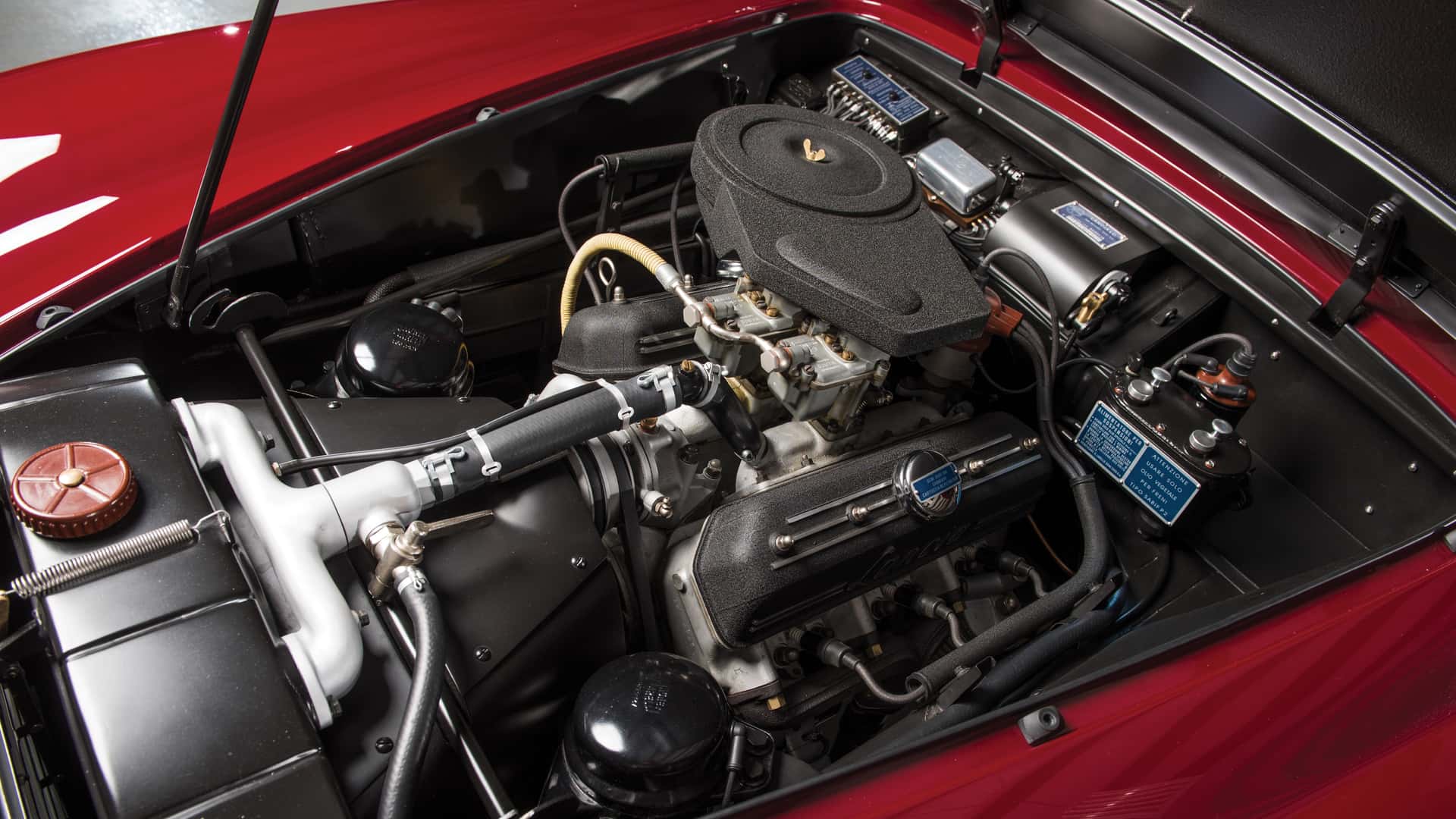 لانسيا أوريليا PF200: رودستر يتحدى الزمن