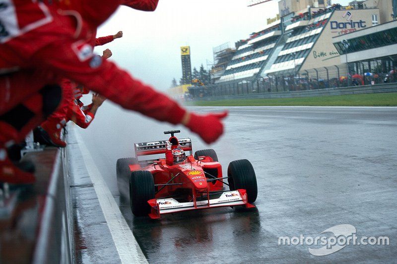 法拉利 F1-2000：斯库德里亚的重生与舒马赫的揭示