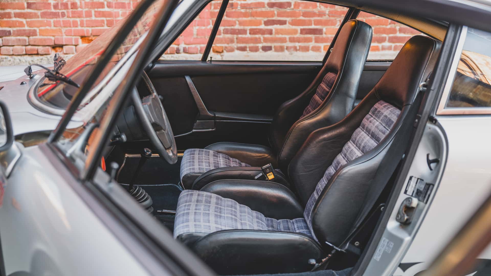 保时捷911 Carrera 2.7 MFI：拍卖中的稀有珍品