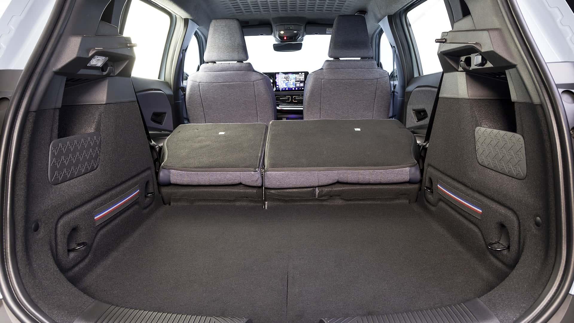 Kia EV2 vs. Renault 4 E-Tech Electric: Um Confronto Estratégico no Segmento dos Hatchbacks Elétricos