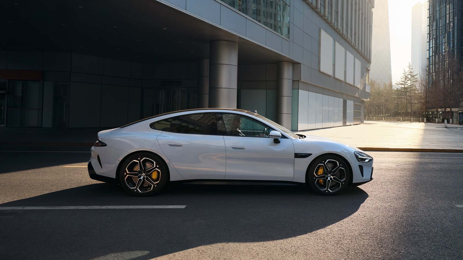 小米SU7:令人期待的改款与惊人的性能