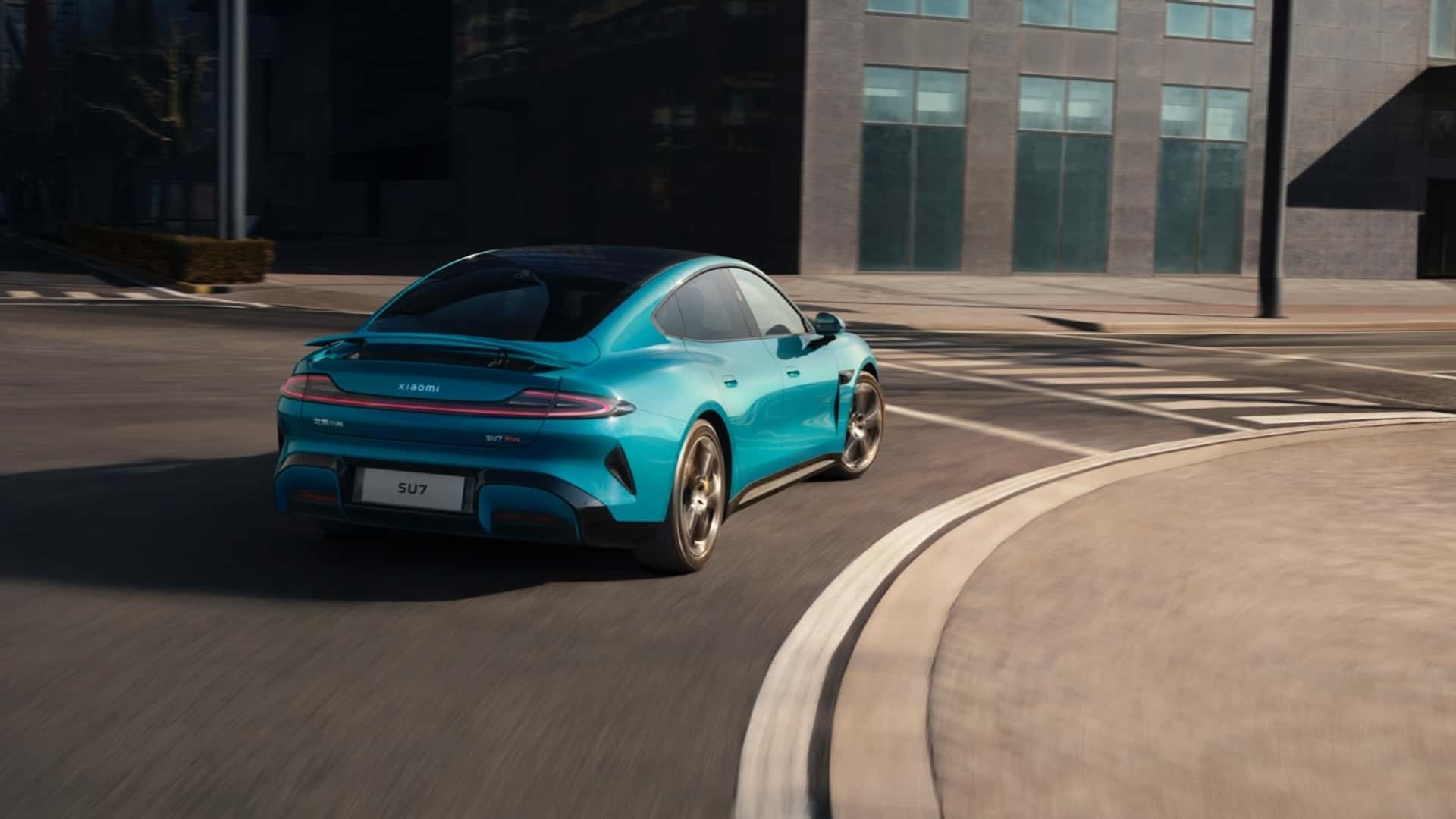 小米SU7:令人期待的改款与惊人的性能