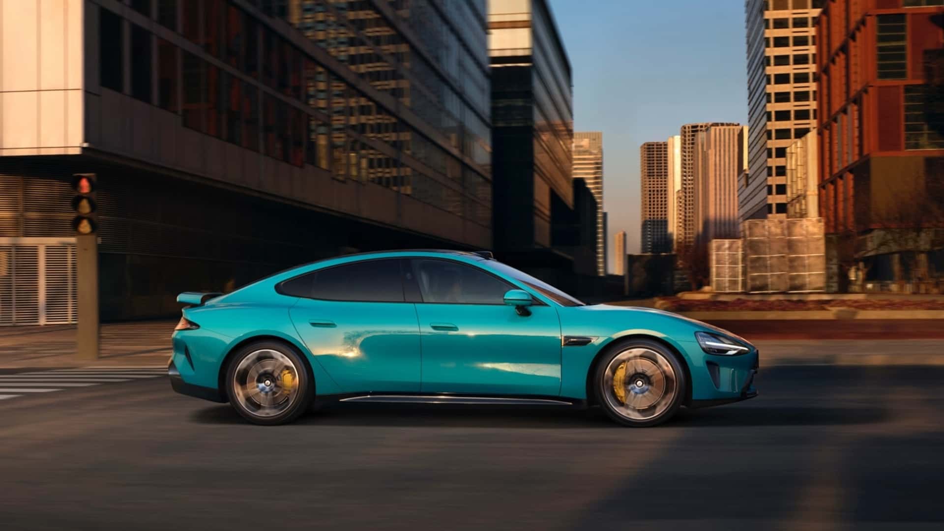 小米SU7:令人期待的改款与惊人的性能