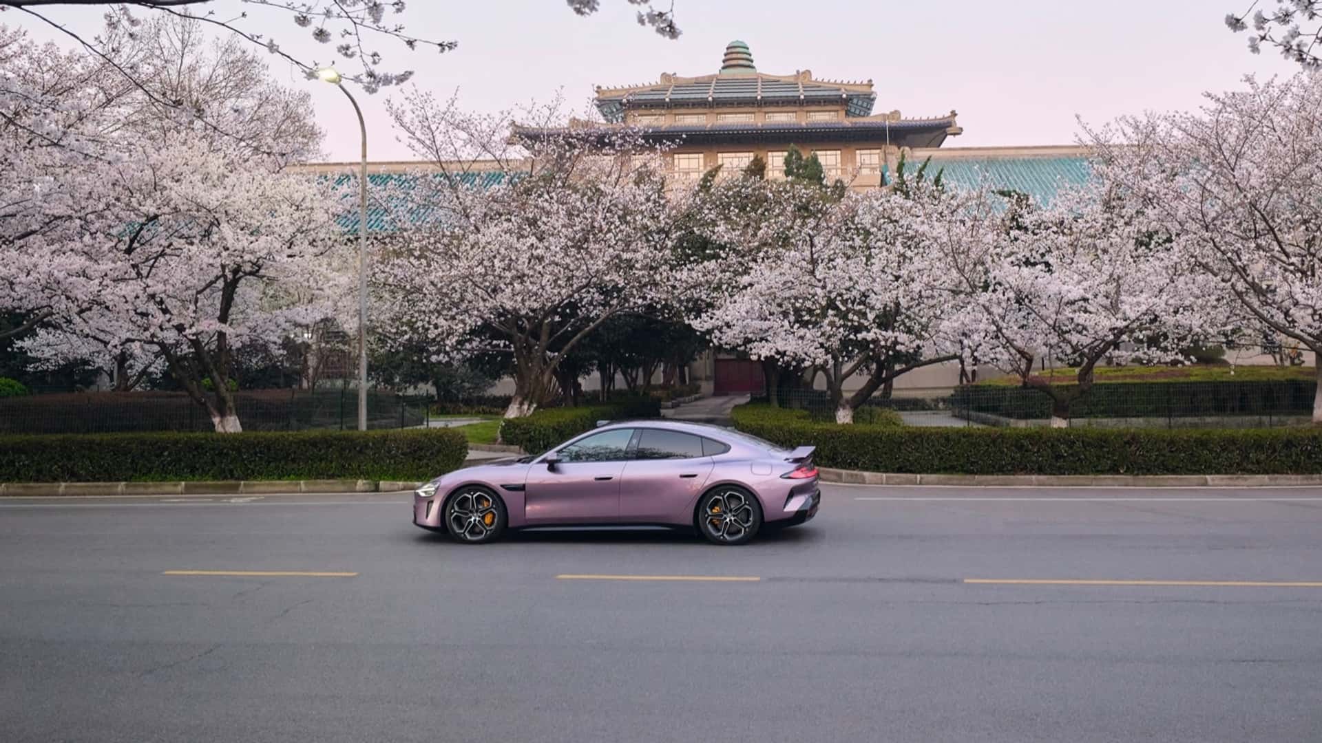 小米SU7:令人期待的改款与惊人的性能