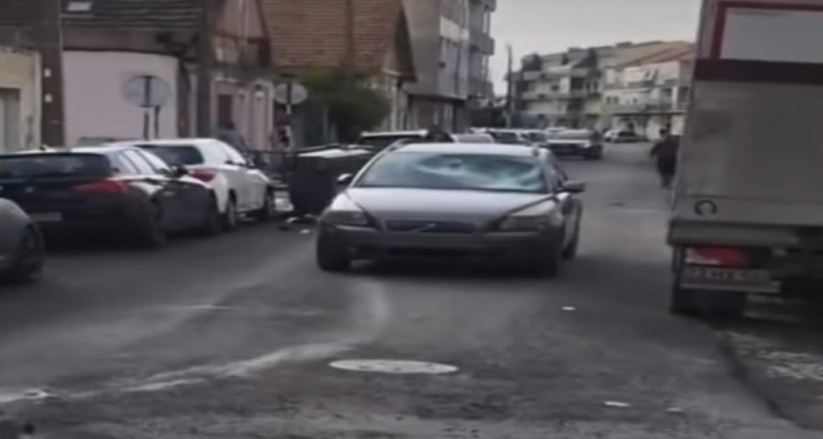 Une Volvo V50 s’engage à contresens et crée la panique