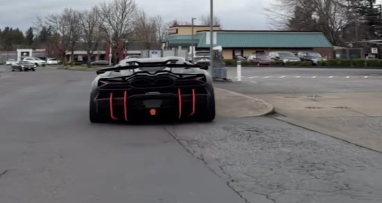 Influenceur garé sur une place handicapée : sa Lamborghini humiliée