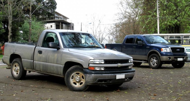 Un acte de solidarité automobile : quand un pick-up en ruine devient symbole d’espoir