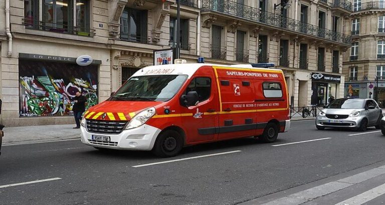 Une conductrice de 19 ans perd le contrôle et finit dans un fossé