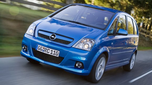 多功能车：定义一个时代的意外混合动力车型