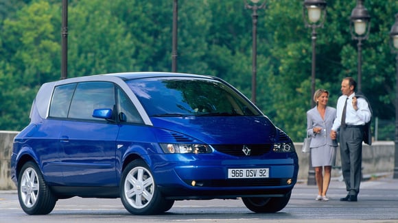 多功能车：定义一个时代的意外混合动力车型