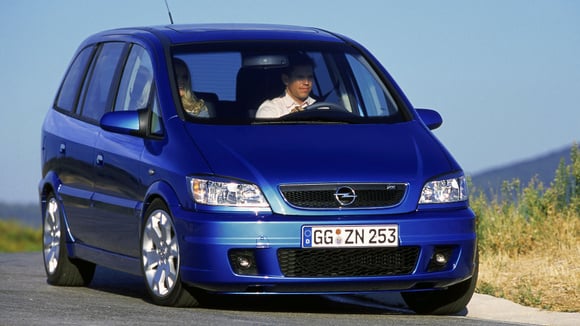 多功能车：定义一个时代的意外混合动力车型