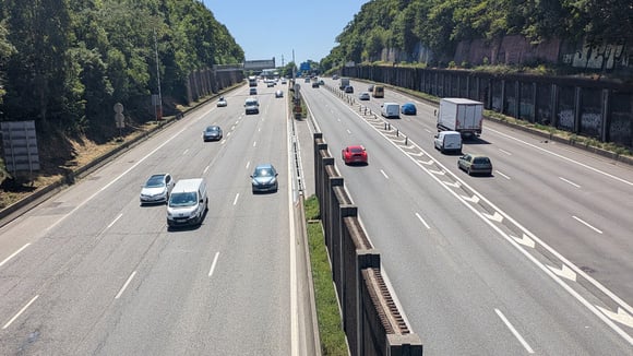 L'AIE recommande notamment de baisser la vitesse sur autoroute, partout &copy; Johann Leblanc