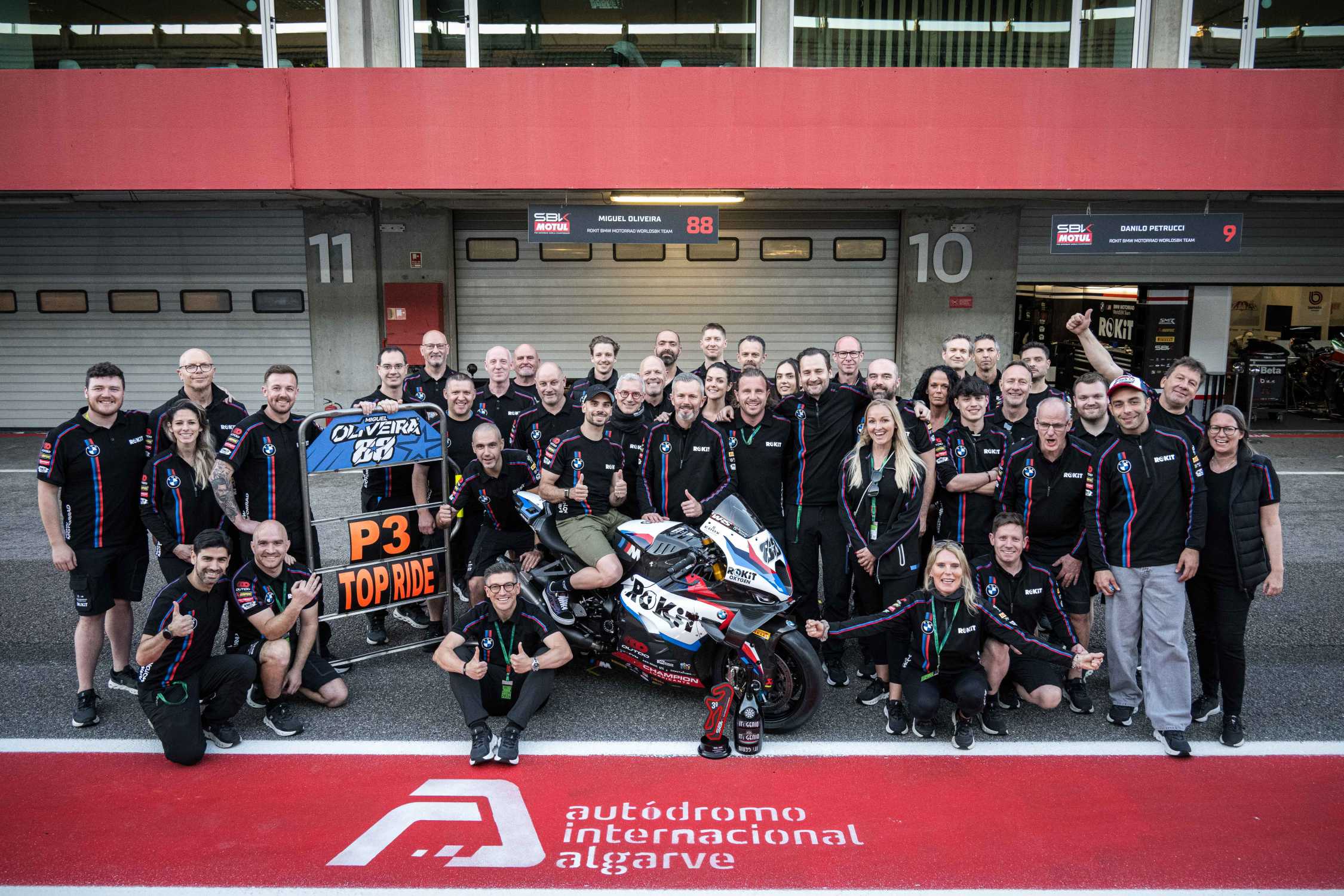 Oliveira Brilla con Triplete en Portimão