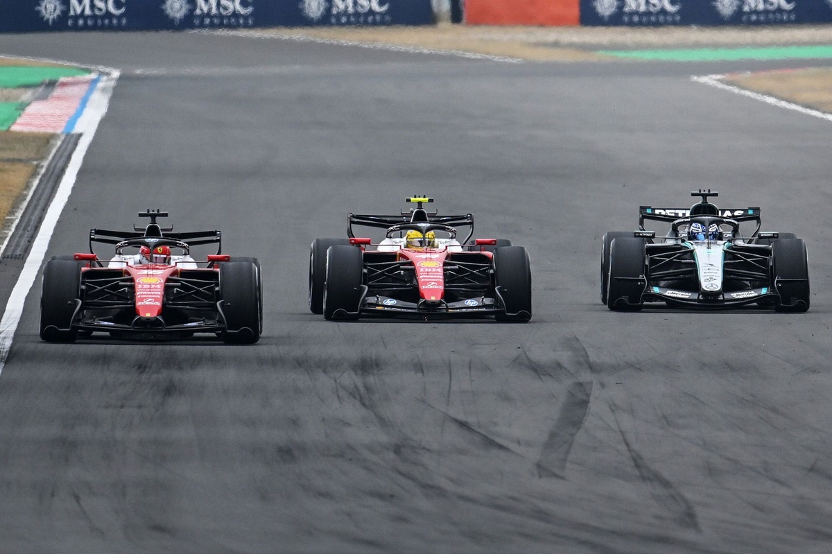 Duel interne chez Ferrari : Villeneuve dénonce une stratégie à double tranchant