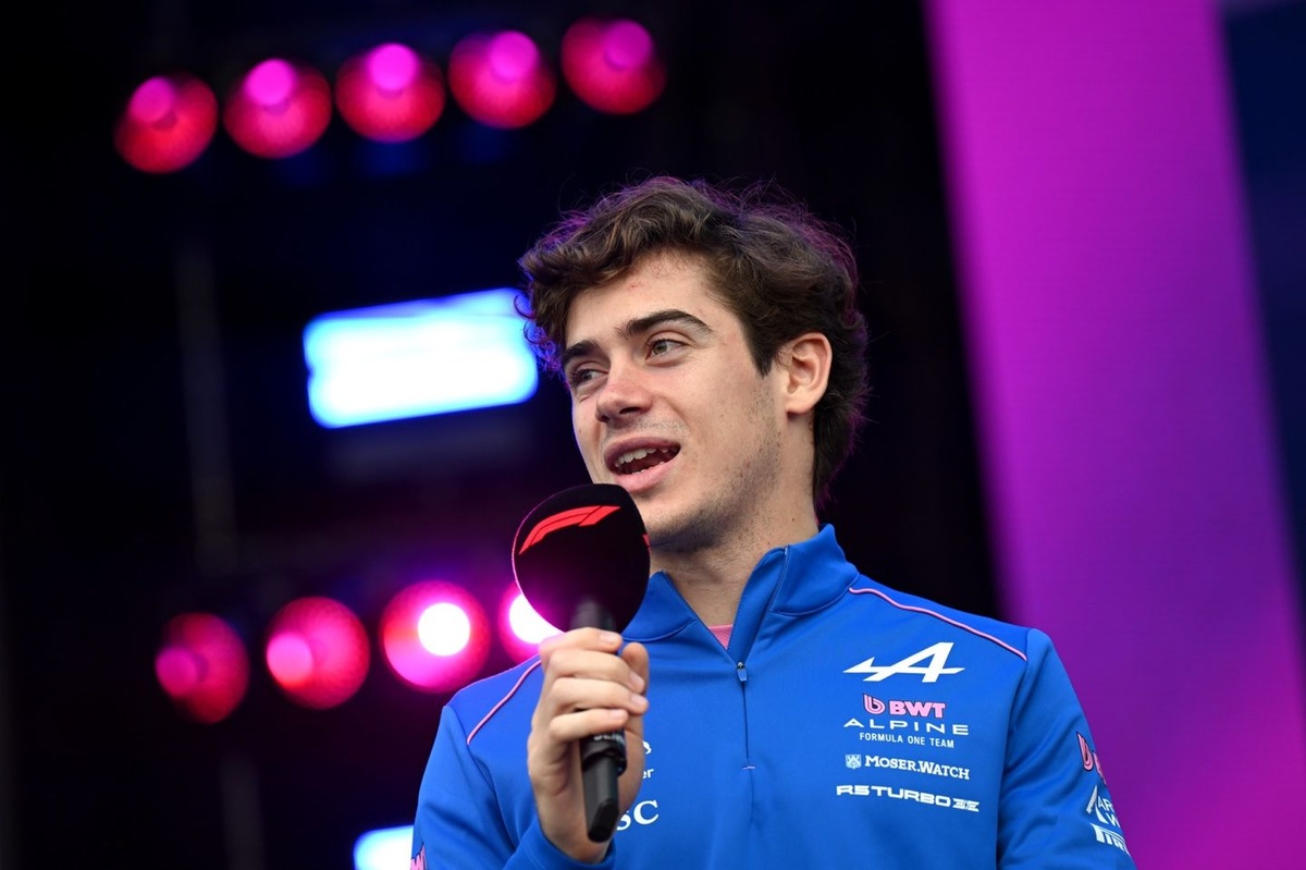 Colapinto fait rugir une F1 dans Buenos Aires