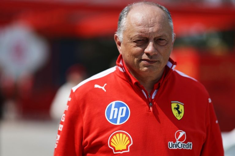 Vasseur verrouille la stratégie de Ferrari face aux critiques sur les départs