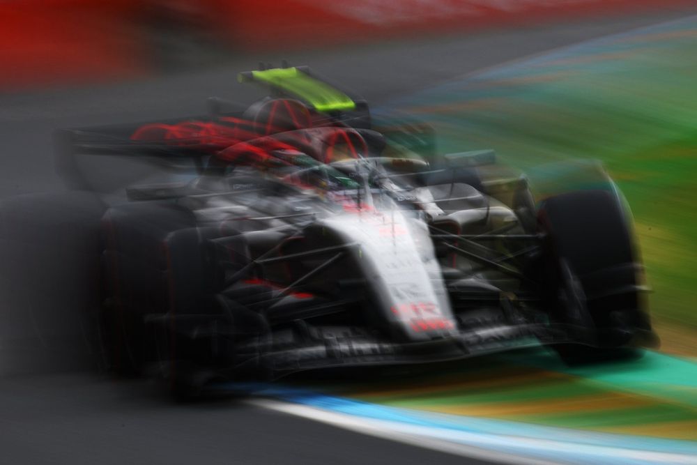 Mercedes zdobywa pole w Melbourne – sygnał ostrzegawczy dla konkurencji