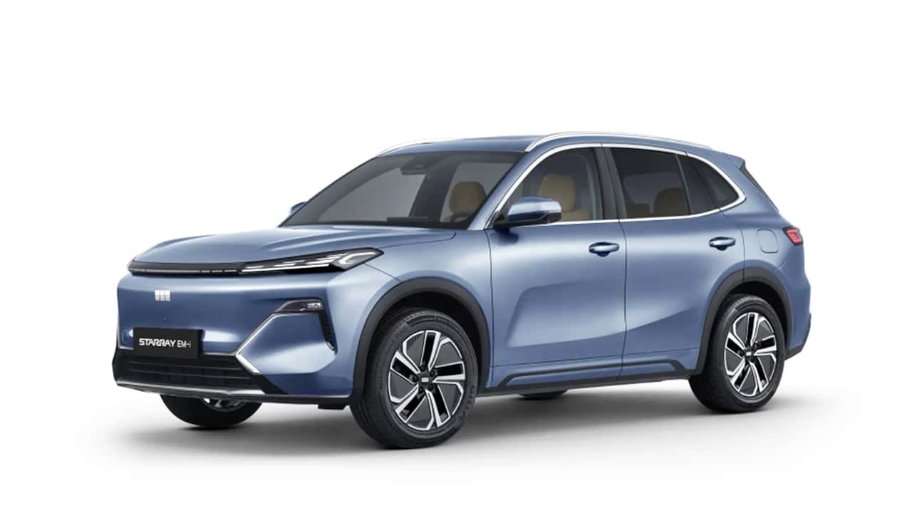 Geely débarque en France avec deux SUV électrifiés