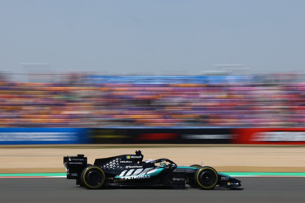 Мерседес укрепляет лидерство в Китае, конкуренция не дремлет