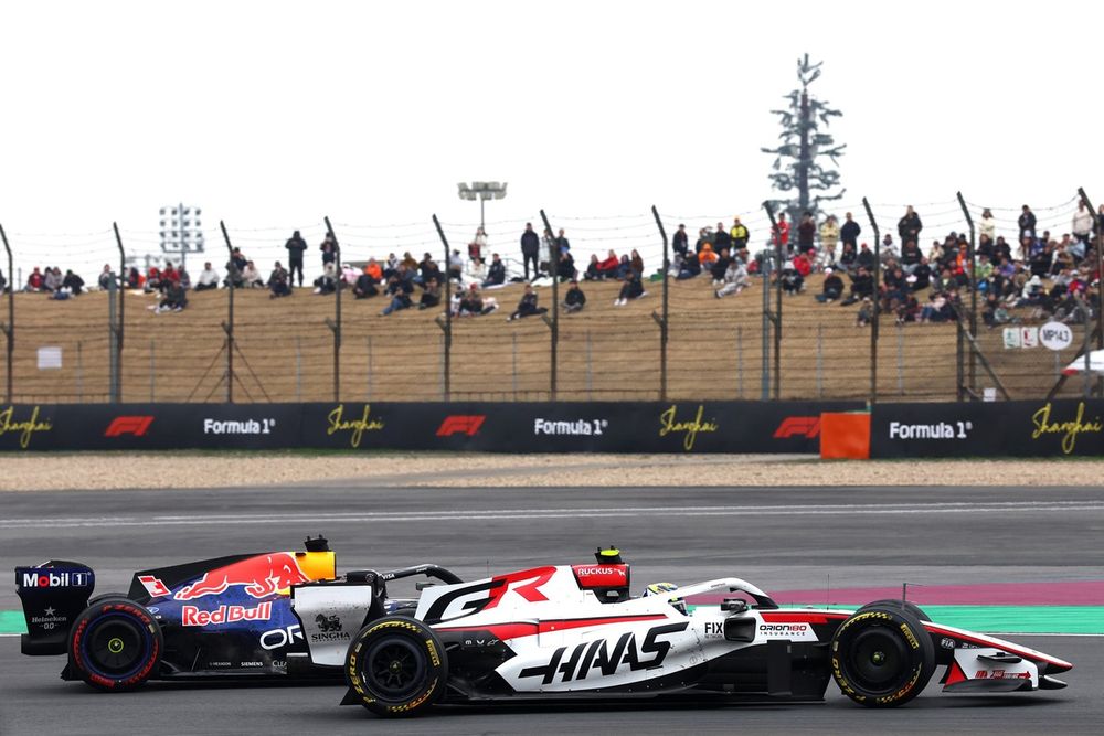 Max Verstappen et Oliver Bearman &agrave; la lutte lors du GP de Chine.