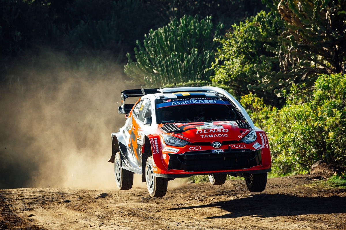 Oliver Solberg brille au Rallye Safari sous la pluie
