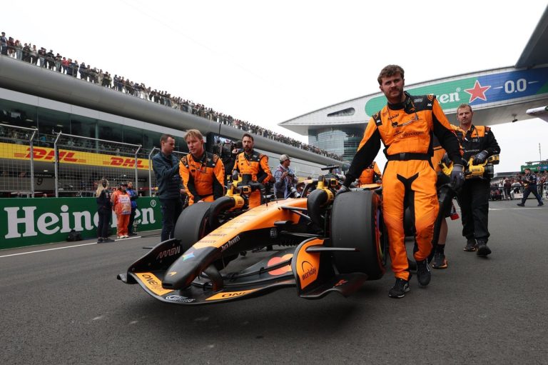 McLaren face à un double abandon : entre désillusion et espoir de renouveau