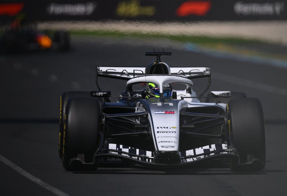 Sergio Pérez denuncia uma Fórmula 1 excessivamente artificial: um alerta para o futuro