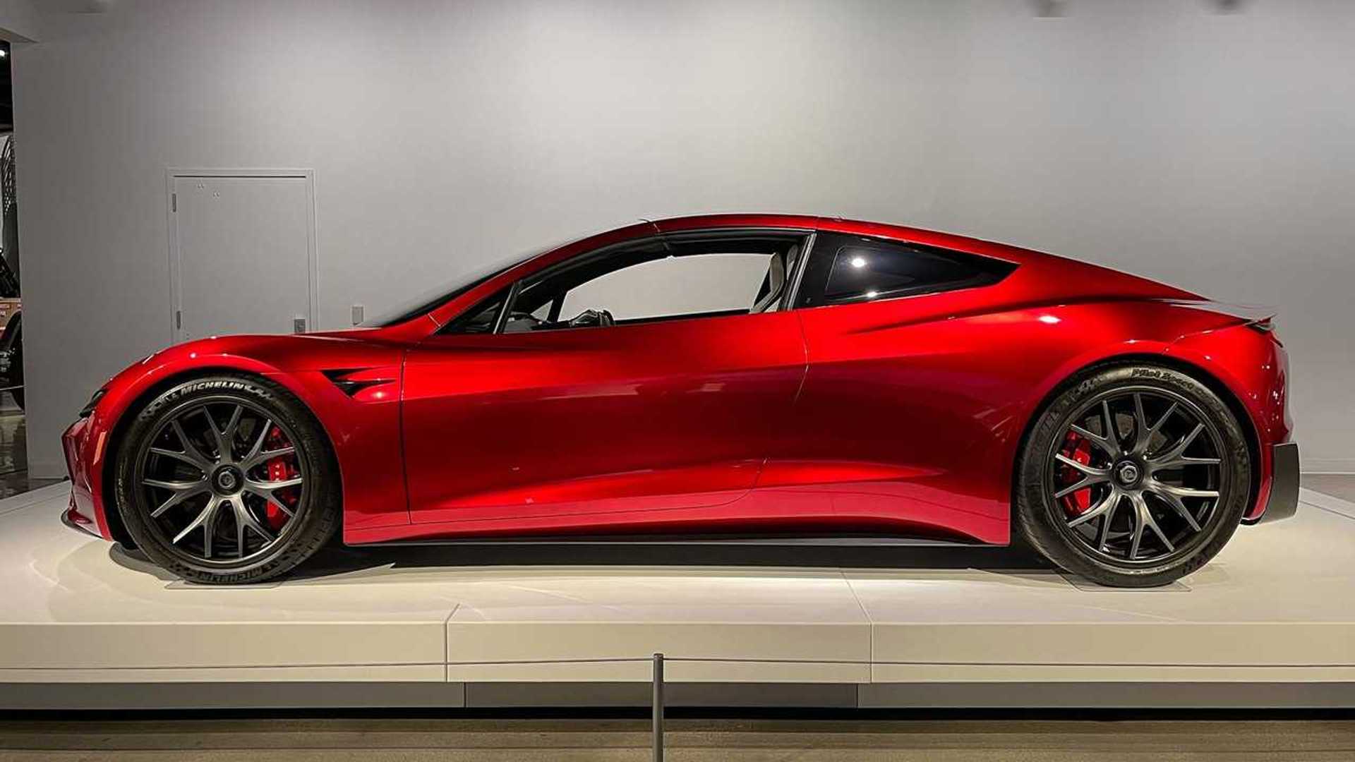 Tesla Roadster 2.0: Odważna inwestycja w monolityczne fotele