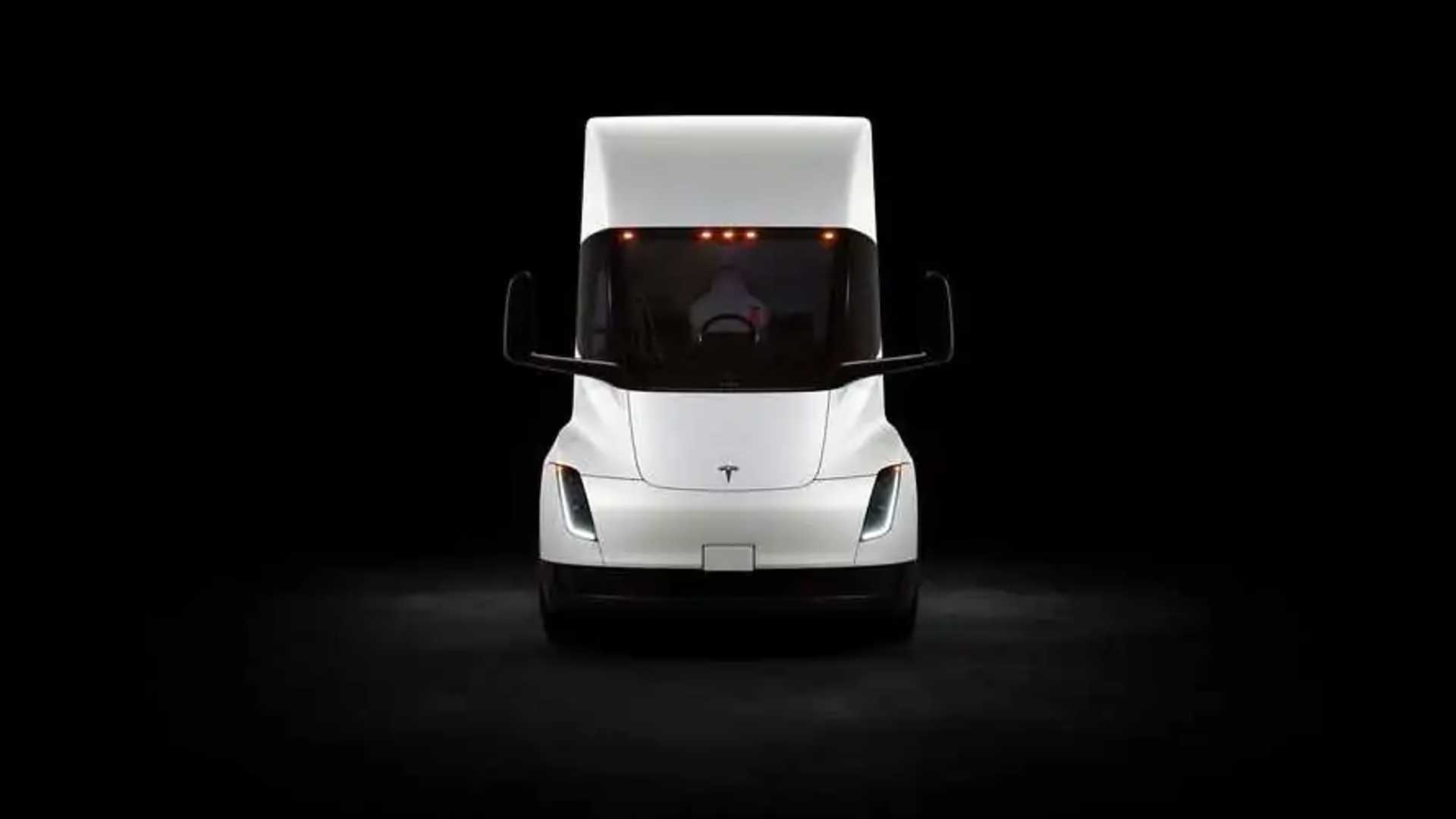 أول محطة شحن عامة لـ Tesla Semi تخيب الآمال في وعود القوة