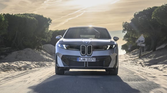 Pour la premi&egrave;re fois l&rsquo;&eacute;lectrique d&eacute;passe l&rsquo;essence en mars 2026 en Allemagne, port&eacute; par les aides et la hausse des carburants, mais le contexte encore fragile &copy; BMW