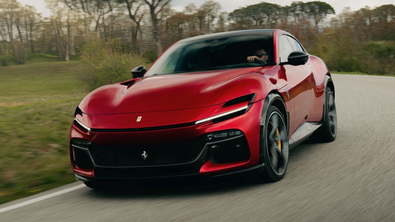 Ferrari durcit le Purosangue et libère son V12