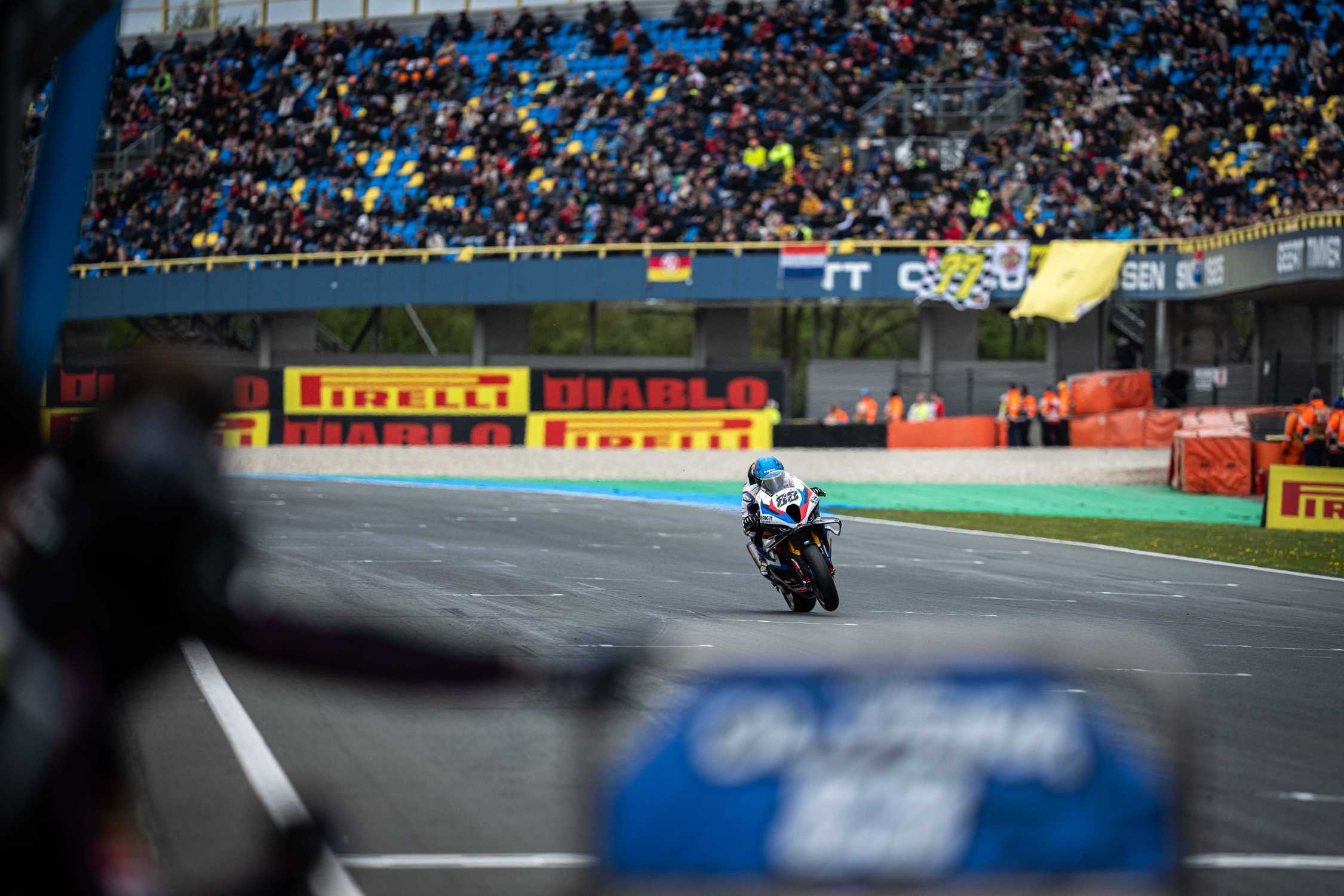 BMW Motorrad: Herausforderungen beim Assen-Wochenende