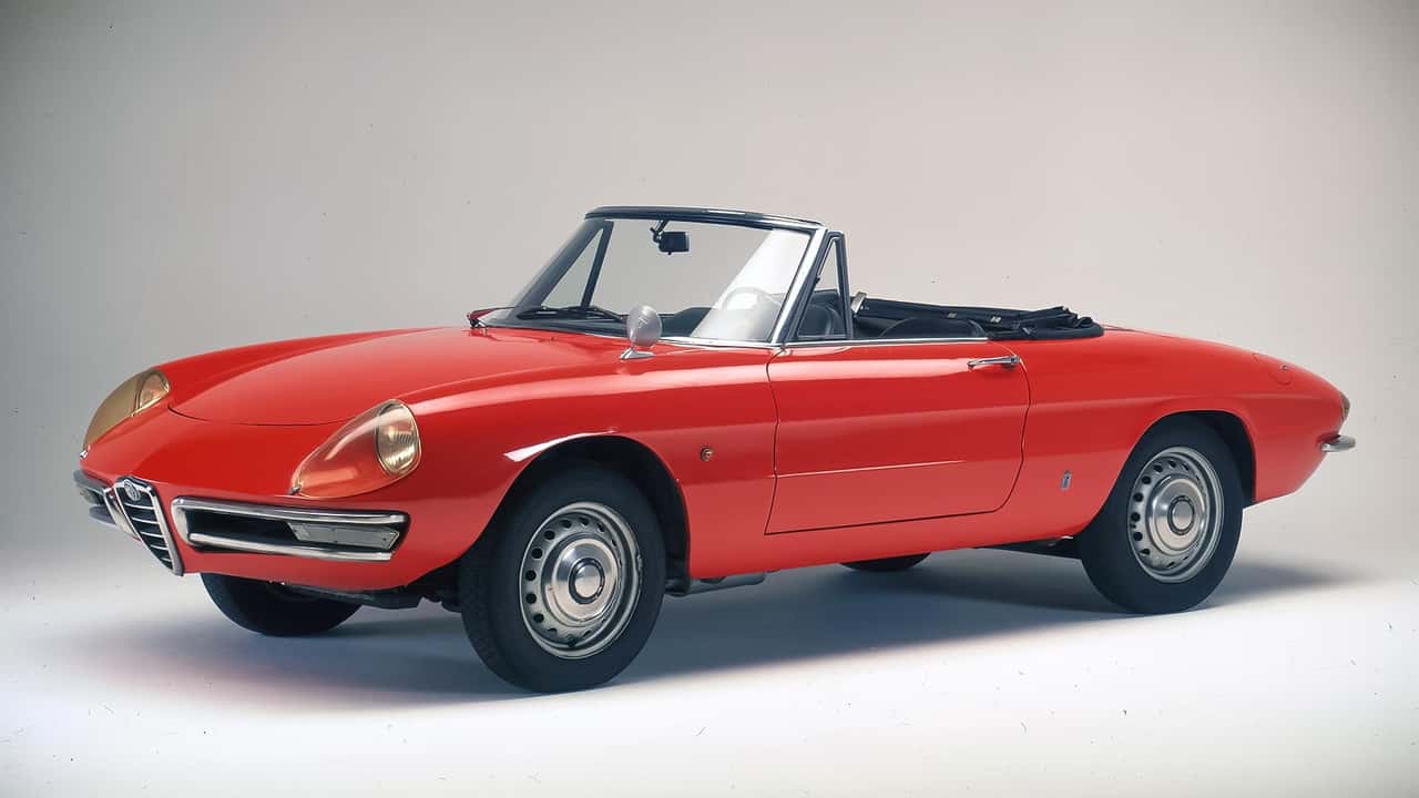 Alfa Romeo Spider Duetto : le style qui divisait a créé l’icône