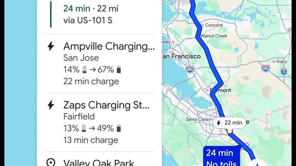 L&rsquo;interface de Google Maps affichera une estimation de la consommation, le niveau de batterie &agrave; l&rsquo;arriv&eacute;e, ainsi que les arr&ecirc;ts de recharge recommand&eacute;s avec leur dur&eacute;e. &copy; Google