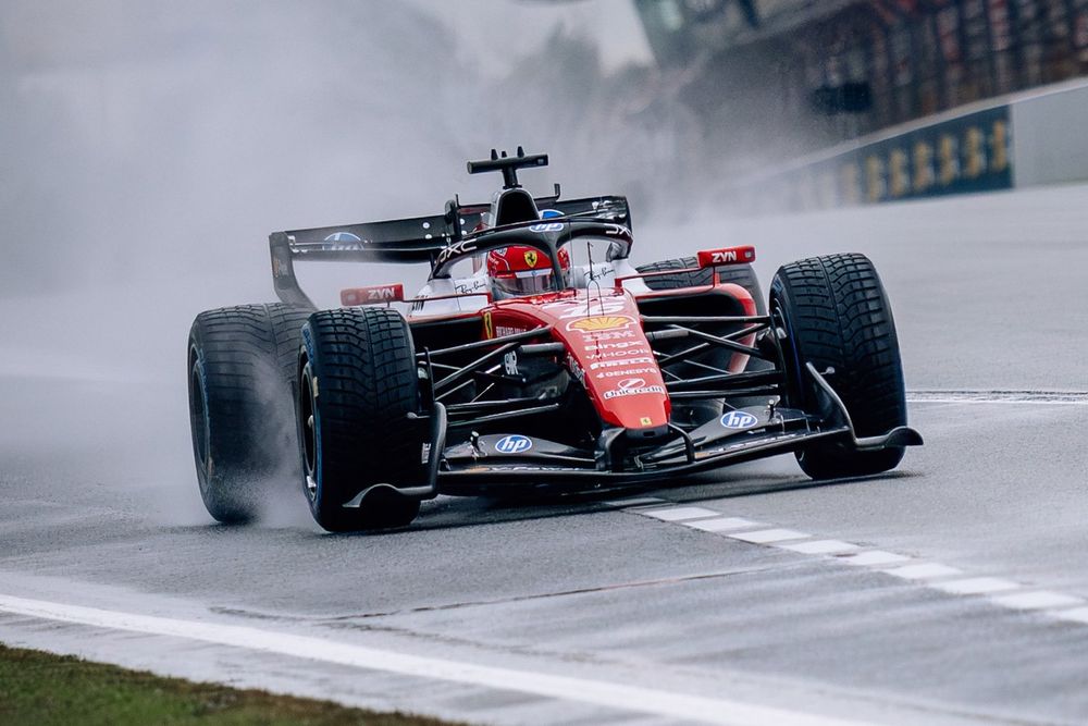 Charles Leclerc lors d'essais sous la pluie à Barcelone.