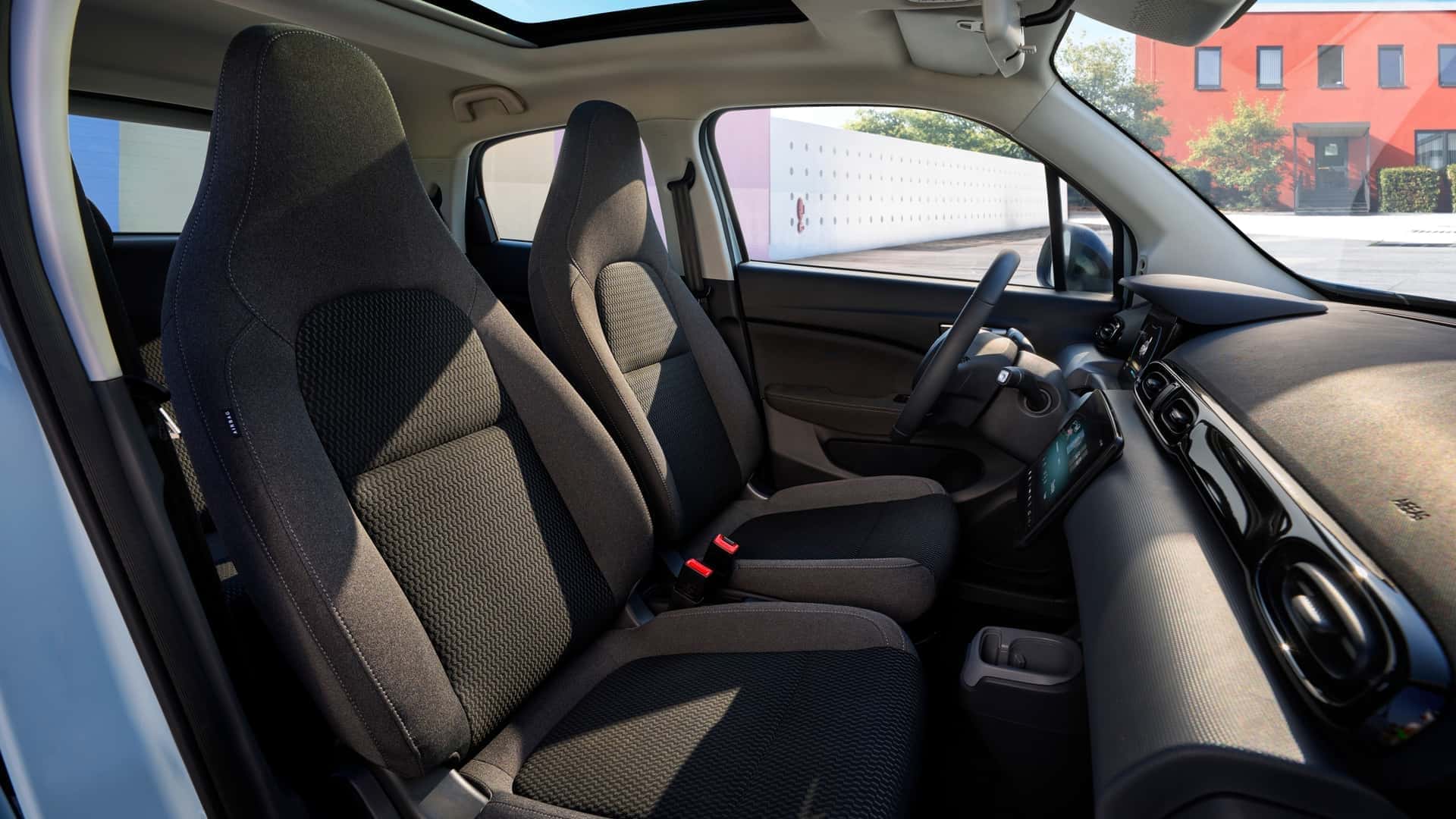 Leapmotor T03 acerta na cabine, sem luxo