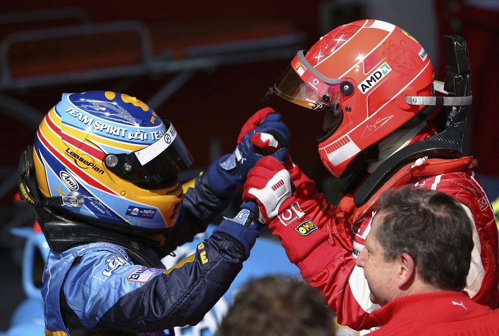 Fernando Alonso et Michael Schumacher apr&egrave;s le GP de Saint-Marin 2006.