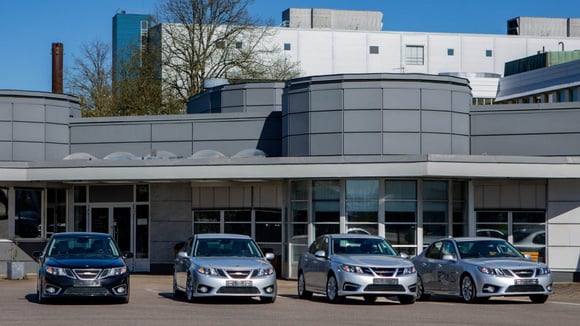 Les derniers prototypes Saab et NEVS encore stockés à Trollhättan vont être vendus aux enchères en Suède. © Klaravik