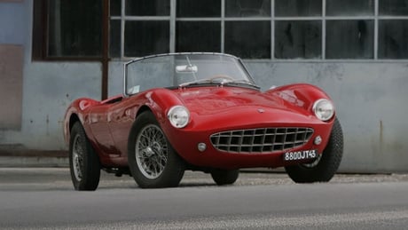 Une Ferrari... ou une Peugeot ? En tout cas, le vendeur en demande 75 000 €