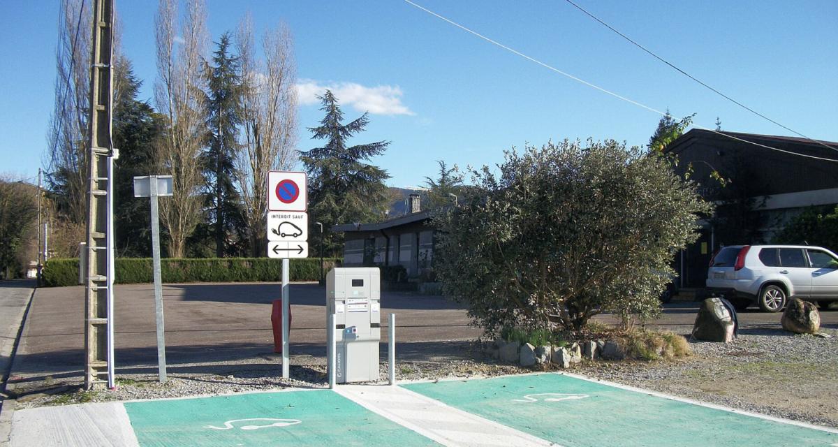 Aisne : une borne de recharge électrique gratuite pour dynamiser un village